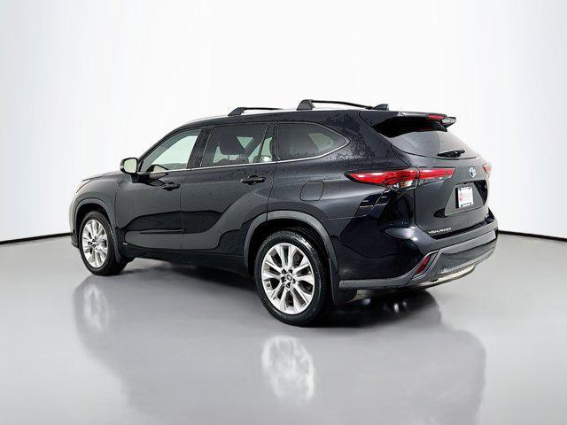Photo of 2022 Midnight Black Metallic Toyota Highlander Hybrid