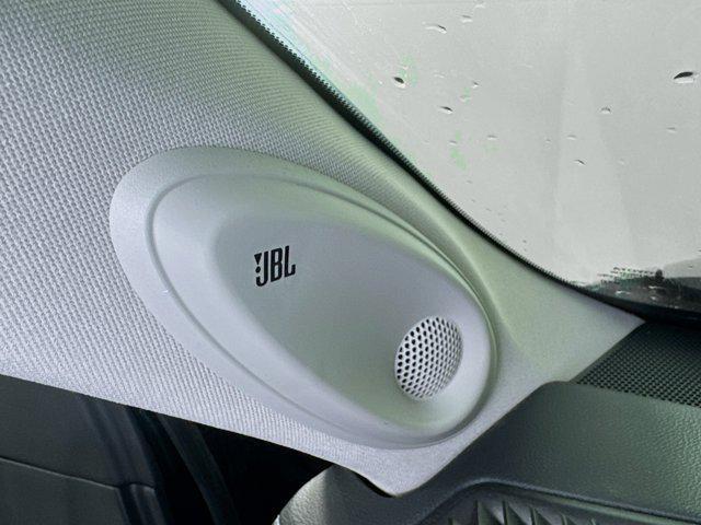 Photo of 2022 Midnight Black Metallic Toyota Highlander Hybrid