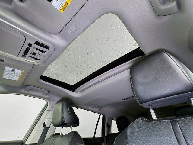 Photo of 2022 Midnight Black Metallic Toyota Highlander Hybrid