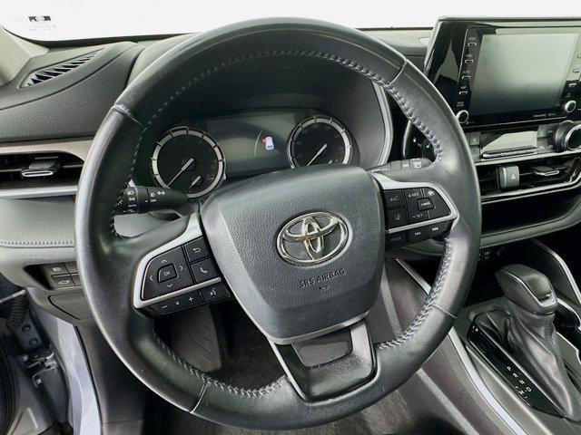 Photo of 2022 Moon Dust Toyota Highlander