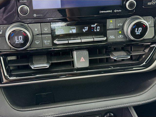 Photo of 2022 Moon Dust Toyota Highlander