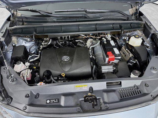 Photo of 2022 Moon Dust Toyota Highlander