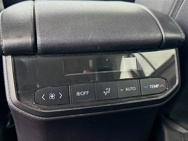 Photo of 2022 Moon Dust Toyota Highlander