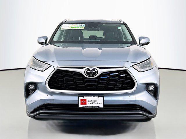Photo of 2022 Moon Dust Toyota Highlander