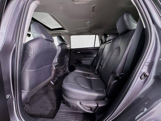 Photo of 2022 Magnetic Gray Metallic Toyota Highlander