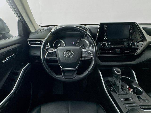 Photo of 2022 Magnetic Gray Metallic Toyota Highlander