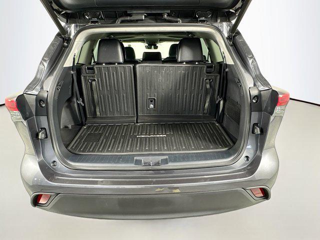 Photo of 2022 Magnetic Gray Metallic Toyota Highlander