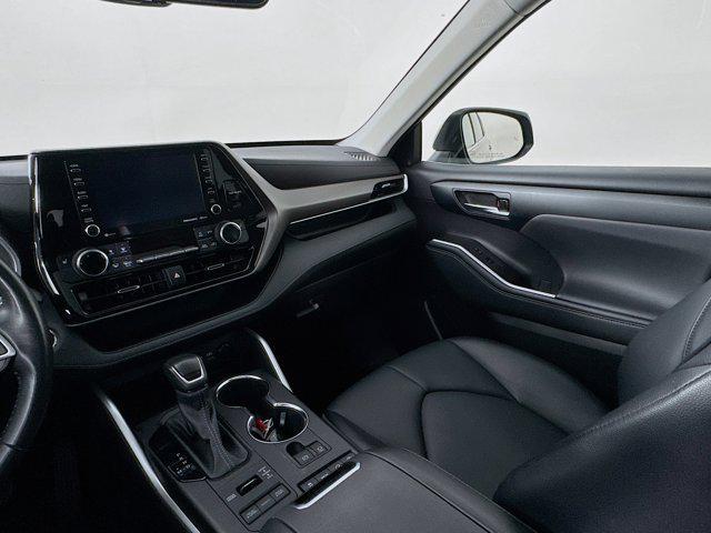 Photo of 2022 Magnetic Gray Metallic Toyota Highlander