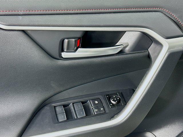 Photo of 2022 Blizzard Pearl/Midnight Black Metallic Toyota RAV4 Prime