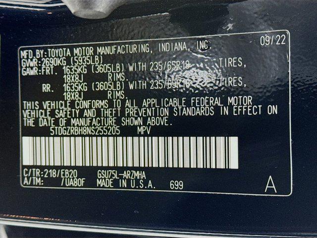 Photo of 2022 Midnight Black Metallic Toyota Highlander