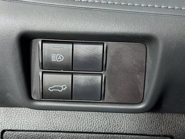 Photo of 2022 Midnight Black Metallic Toyota Highlander