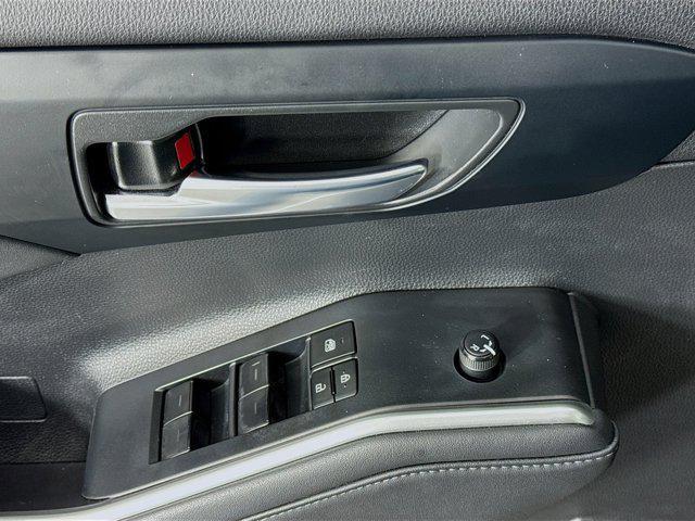 Photo of 2022 Midnight Black Metallic Toyota Highlander
