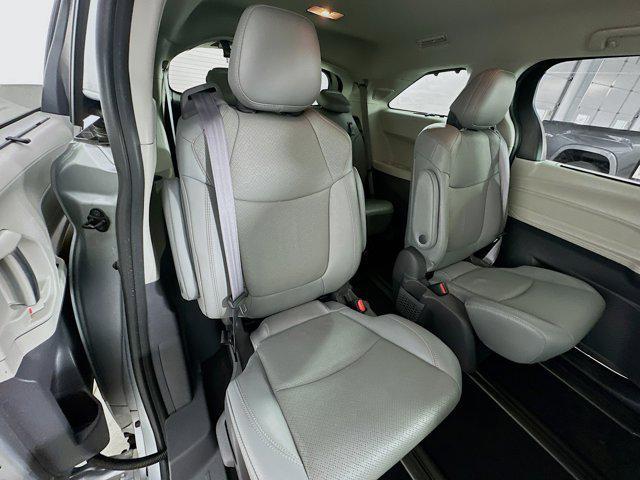 Photo of 2021 Celestial Silver Metallic Toyota Sienna