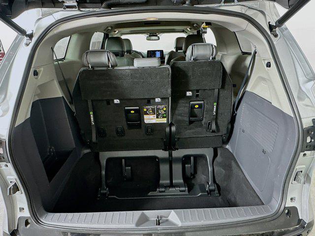 Photo of 2021 Celestial Silver Metallic Toyota Sienna