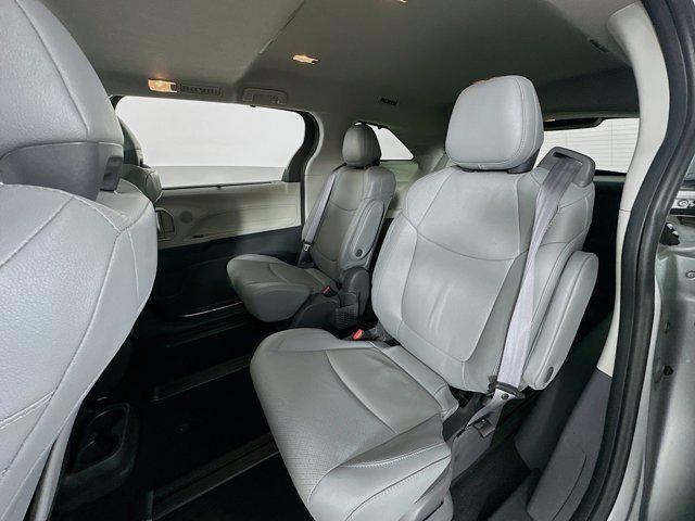 Photo of 2021 Celestial Silver Metallic Toyota Sienna