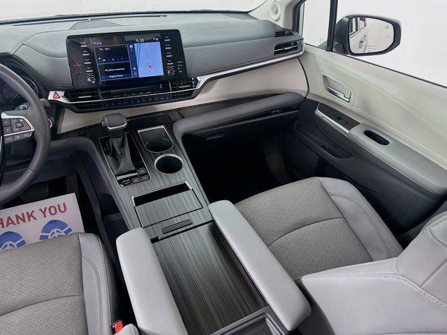 Photo of 2021 Celestial Silver Metallic Toyota Sienna