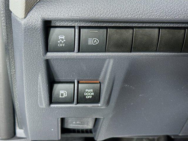 Photo of 2021 Celestial Silver Metallic Toyota Sienna