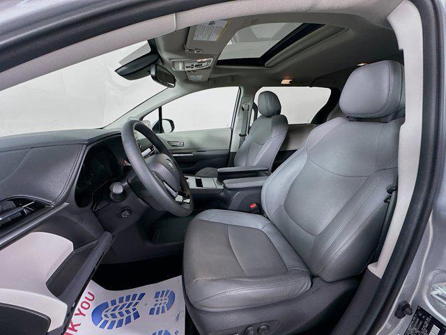 Photo of 2021 Celestial Silver Metallic Toyota Sienna