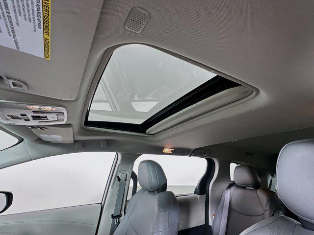 Photo of 2021 Celestial Silver Metallic Toyota Sienna