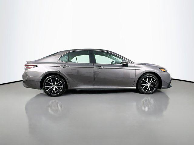 Photo of 2022 Predawn Gray Mica Toyota Camry