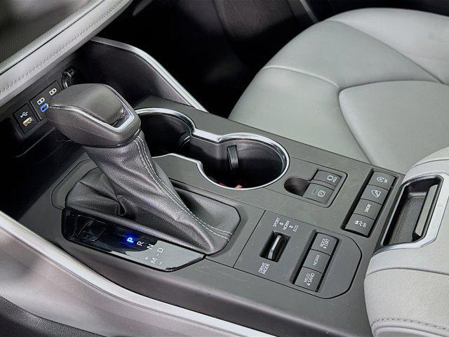 Photo of 2022 Moon Dust Toyota Highlander