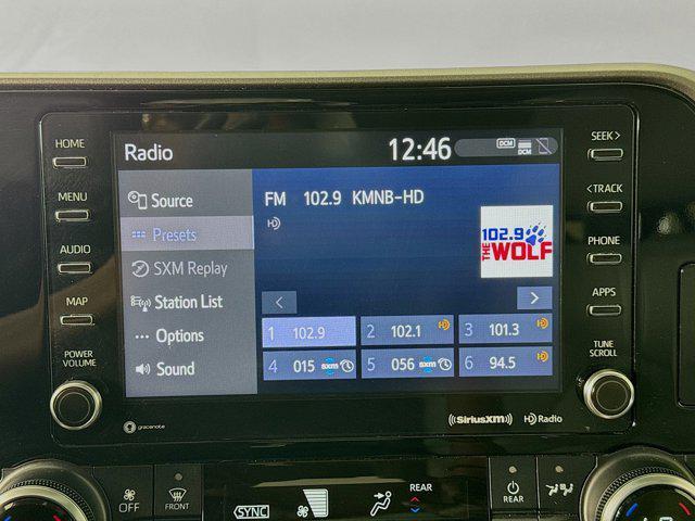 Photo of 2022 Moon Dust Toyota Highlander