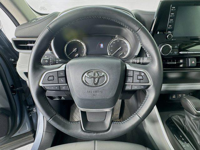 Photo of 2022 Moon Dust Toyota Highlander