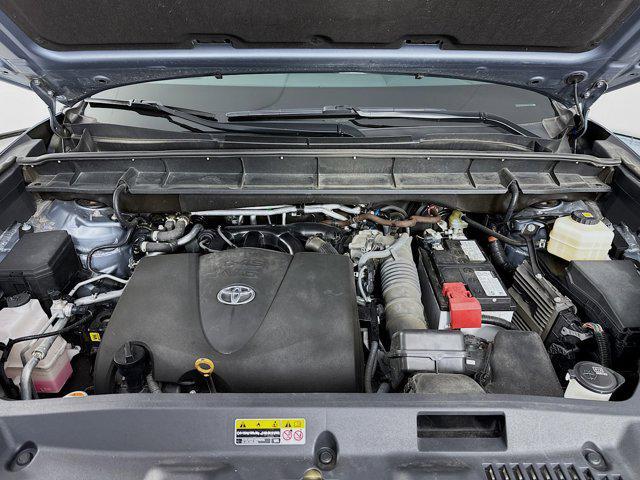 Photo of 2022 Moon Dust Toyota Highlander