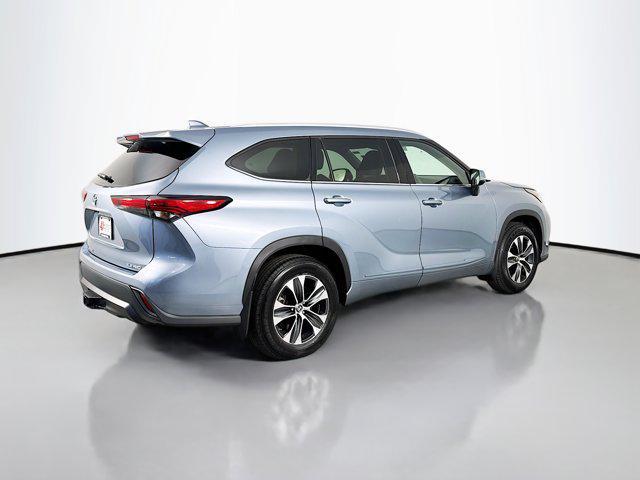 Photo of 2022 Moon Dust Toyota Highlander
