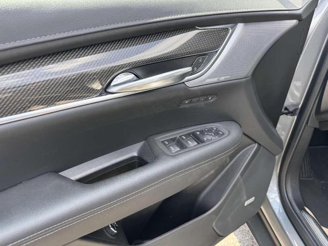 Photo of 2022 Satin Steel Metallic Cadillac XT5