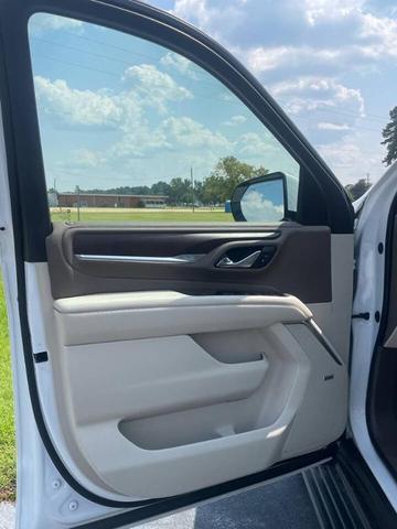 Photo of 2021 White GMC Yukon XL