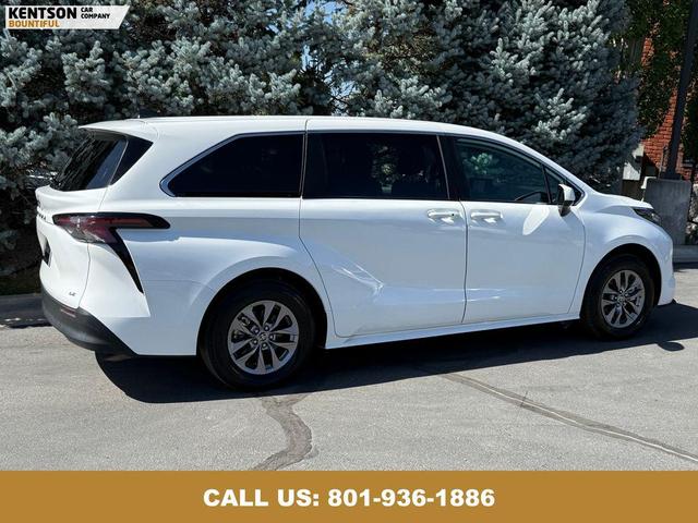 Photo of 2025 Ice Cap Toyota Sienna