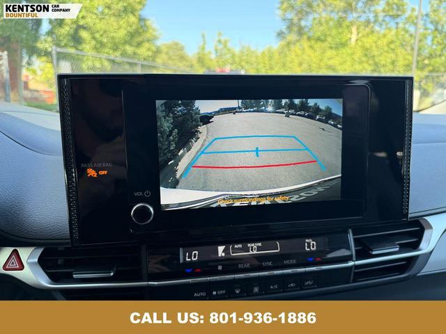 Photo of 2025 Ice Cap Toyota Sienna