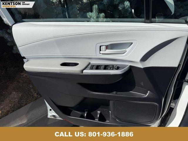 Photo of 2025 Ice Cap Toyota Sienna