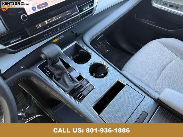 Photo of 2025 Ice Cap Toyota Sienna