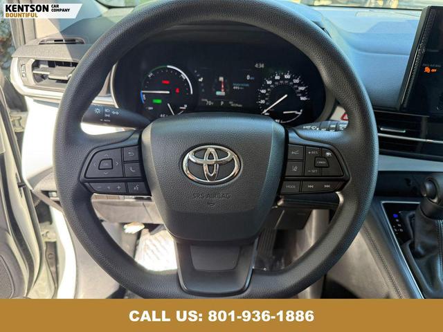 Photo of 2025 Ice Cap Toyota Sienna