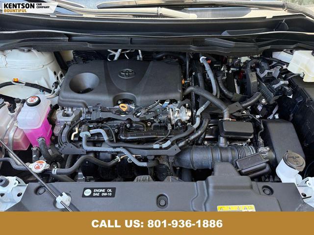 Photo of 2025 Ice Cap Toyota Sienna