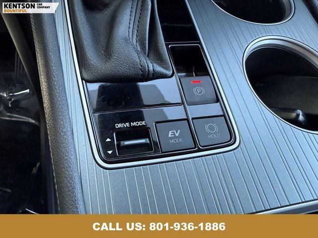 Photo of 2025 Ice Cap Toyota Sienna