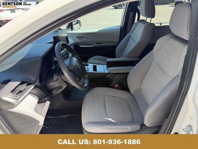 Photo of 2025 Ice Cap Toyota Sienna
