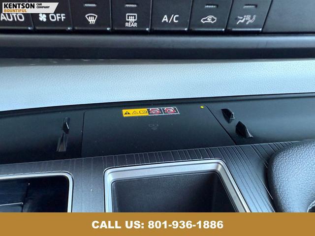 Photo of 2025 Ice Cap Toyota Sienna