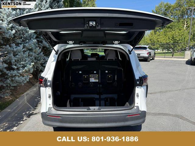 Photo of 2025 Ice Cap Toyota Sienna