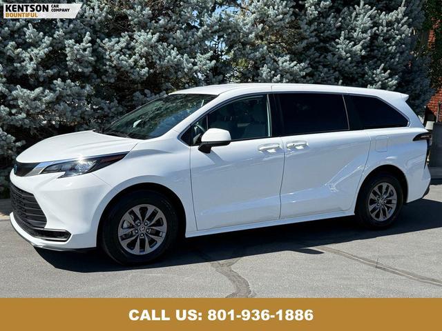 Photo of 2025 Ice Cap Toyota Sienna