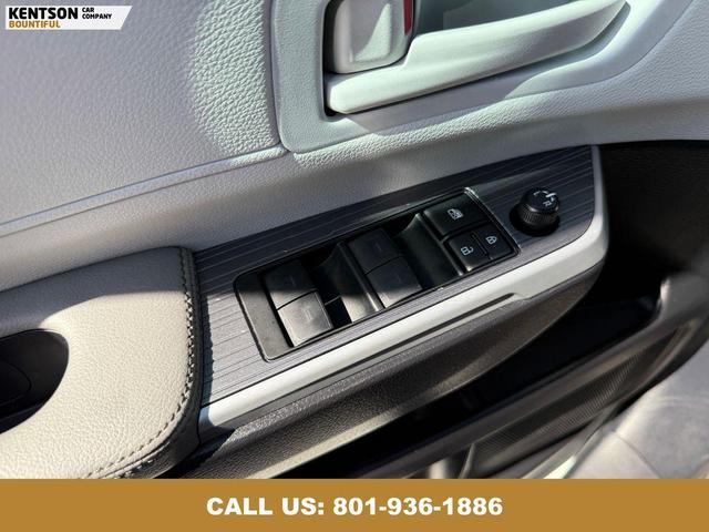 Photo of 2025 Ice Cap Toyota Sienna