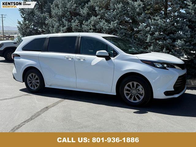Photo of 2025 Ice Cap Toyota Sienna