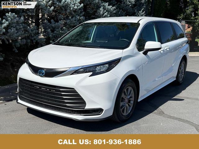 Photo of 2025 Ice Cap Toyota Sienna