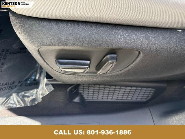 Photo of 2025 Ice Cap Toyota Sienna
