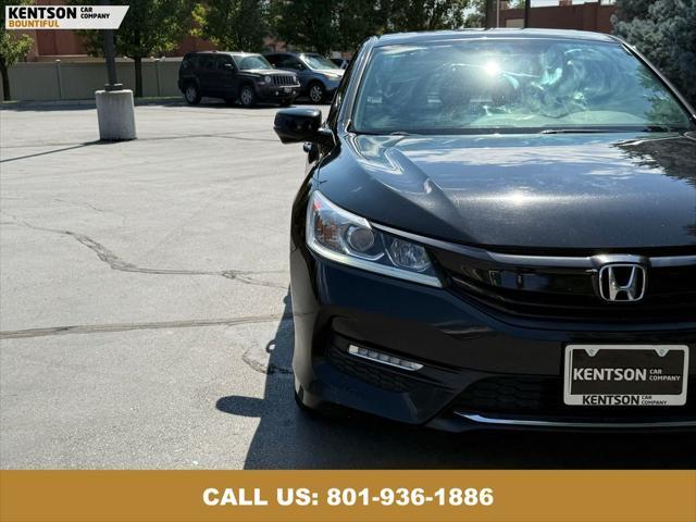 Photo of 2016 Crystal Black Pearl Honda Accord