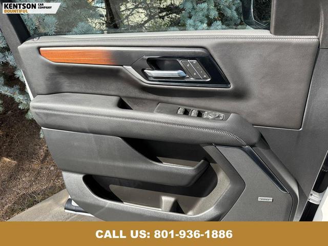 Photo of 2025 White GMC Yukon XL