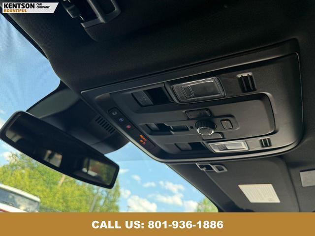 Photo of 2025 White GMC Yukon XL