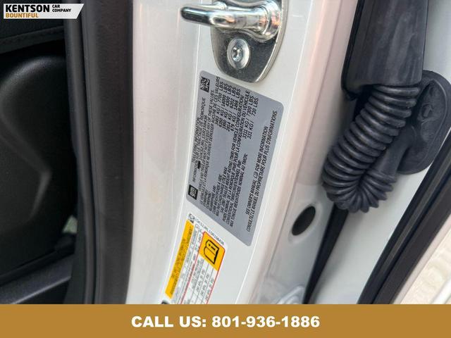 Photo of 2025 White GMC Yukon XL